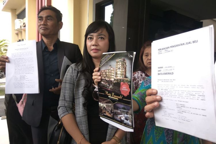 Pembeli kondotel PT Penta Berkat laporkan Rachmawati dan Fadlan ke Polda Jatim, Senin (21/1/2019)