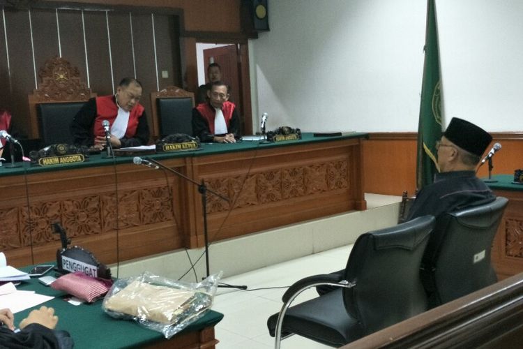 Caleg Gerindra sekaligus anggota Komisi E DPRD DKI Jakarta, Mohammad Arief dalam agenda sidang keterangan terdakwa terkait kasus pelanggaran kampanye di Pengadilan Negeri Jakarta Barat pada Rabu (5/12/2018).