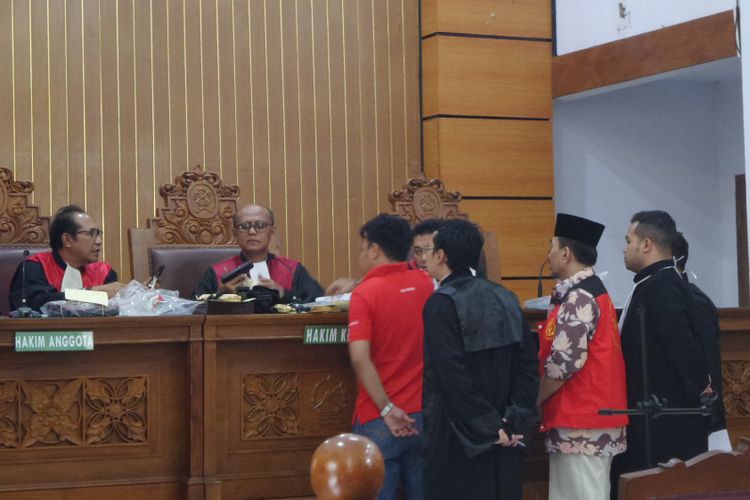 Gatot Brajamusti dalam sidang di Pengadilan Negeri Jakarta Selatan, Selasa (7/11/2017).