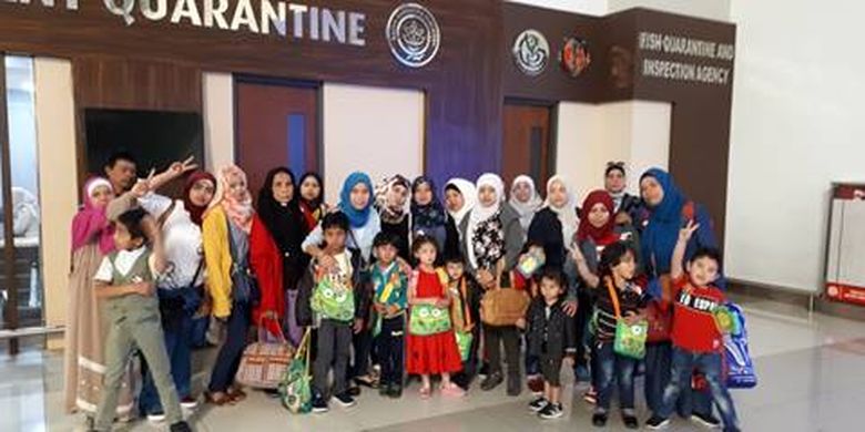 Pemerintah Indonesia melalui KBRI Amman memfasilitasi kepulangan para pekerja migran Indonesia (PMI) dan 14 anak yang lahir dari PMI yang melakukan hubungan tidak resmi dengan laki-laki warga negara lain, Senin (11/6/2019).
