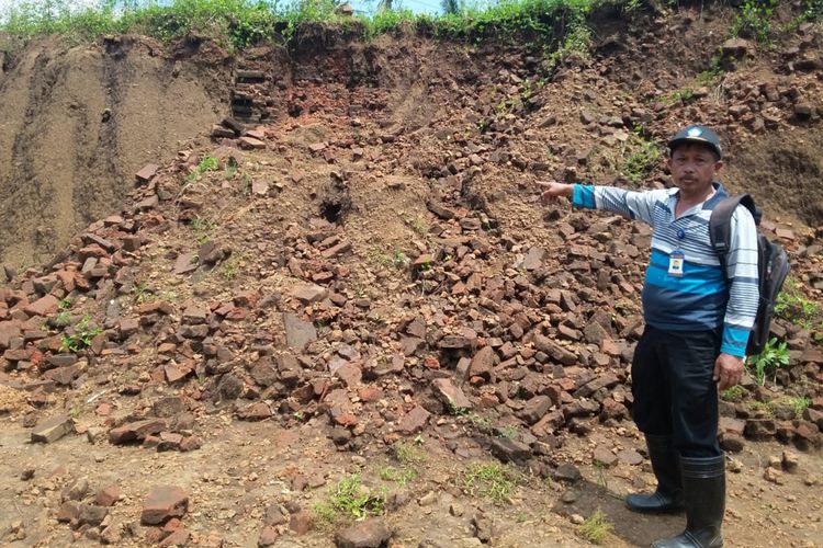 Lokasi ditemukannya situs purbakala diduga rumah masa Kerajaan Majapahit di Sekarpuro, Kecamatan Pakis, Kabupaten Malang.