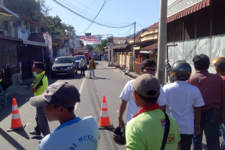Kepolisian Resor Sibolga masih menutup akses pascakejadian ledakan 2 kali dini hari, Rabu (13/3/2019). 
