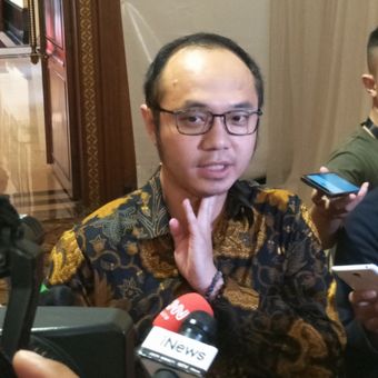 Direktur Eksekutif Charta Politika Indonesia Yunarto Wijaya saat ditemui di Rakernas Partai Golkar, Hotel Sultan, Jakarta, Jumat (23/3/2018).
