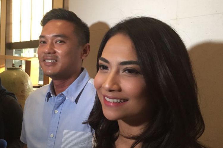Vanessa Angel dan kekasihnya, Bripka Lingga Permana Ersan, di Hotel Fairmont, Jakarta Pusat, Rabu (30/5/2018).