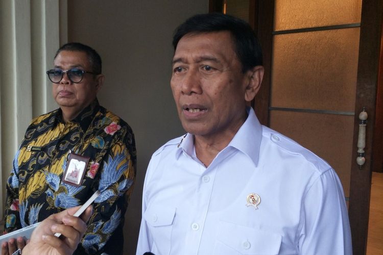 Menteri Koordinator Bidang Politik, Hukum dan Keamanan Wiranto saat ditemui di Kemenko Polhukam, Jakarta Pusat, Rabu (20/12/2017). 