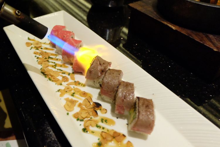 Sushi dengan daging wagyu.