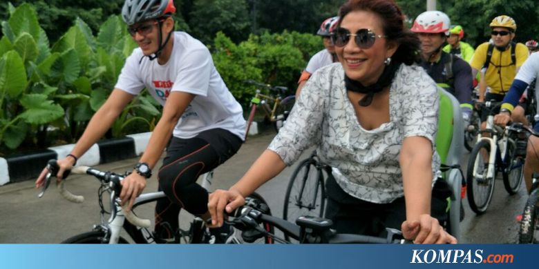 Jelang Tanding, Asyiknya Sandiaga dan Susi Bersepeda di Danau Sunter