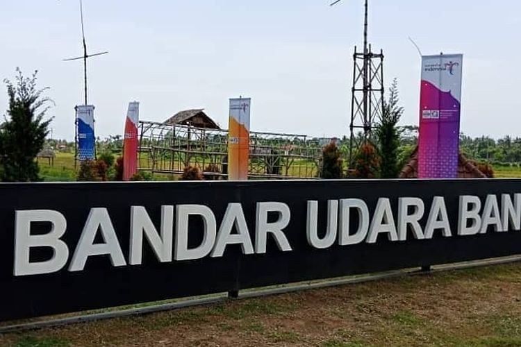 Bandar Udara Banyuwangi.