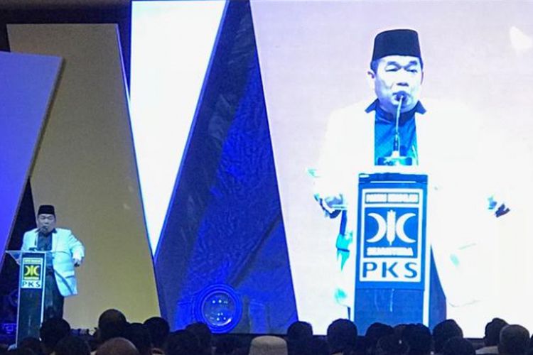 Ketua Fraksi PKS di DPR Jazuli Juwaini di hadapan para calon anggota legislatif partainya, saat acara Konsolidasi Nasional Anggota DPR-DPRD PKS bertajuk Menangkan PKS, Menangkan Indonesia, di Hotel Grand Sahid Jaya, Jakarta Pusat, Rabu (30/1/2019).