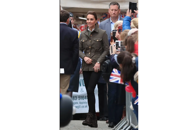 Gaya kasual Kate Middleton saat kunjungi peternakan