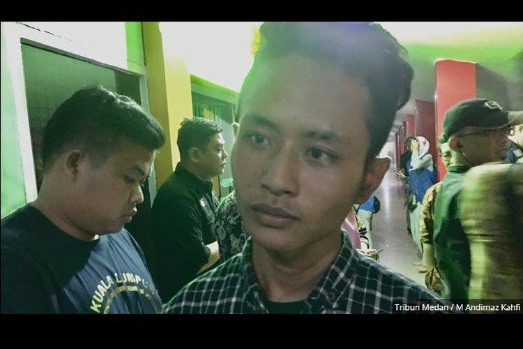 Bagas Efendi (19), tunangan korban kebakaran pabrik korek api gas (mancis) di Binjai, Langkat, Sumut, bernama Hariani (22), saat ditemui Tribun Medan, Jumat (21/6/2019) malam. 
