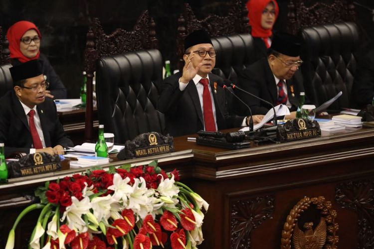 Ketua MPR Zulkifli Hasan memberikan pidato pada sidang tahunan Majelis Permusyawaratan Rakyat Republik Indonesia Tahun 2017di Kompleks Parlemen, Senayan, Jakarta, Rabu (16/8/2017).