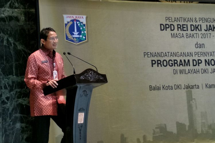 Wakil Gubernur DKI Jakarta Sandiaga Uno saat memberikan sambutan dalam pengukuhan pengurus DPD Realestat Indonesia (REI) Jakarta di Balai Kota DKI Jakarta, Kamis (18/1/2018).