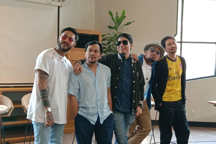 Produser, sutradara, dan pemain film The Pretty Boys dalam jumpa pers di kawasan Kemang Raya, Jakarta Selatan, Jumat (2/8/2019).