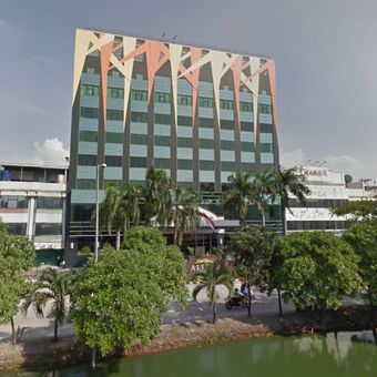 Foto Hotel  Alexis tampak depan yang ditampilkan melalui Google Street Maps.
