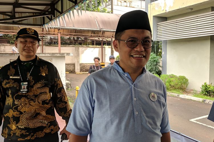Direktur Utama PAM Jaya Bambang Hernowo memberi keterangan kepada wartawan di kantornya, Rabu (10/4/2019)