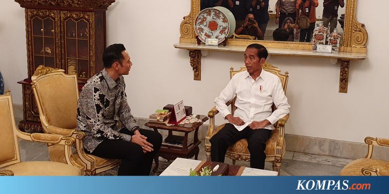 Jokowi Berbincang Empat Mata dengan AHY di Ruang Kerja Istana Merdeka