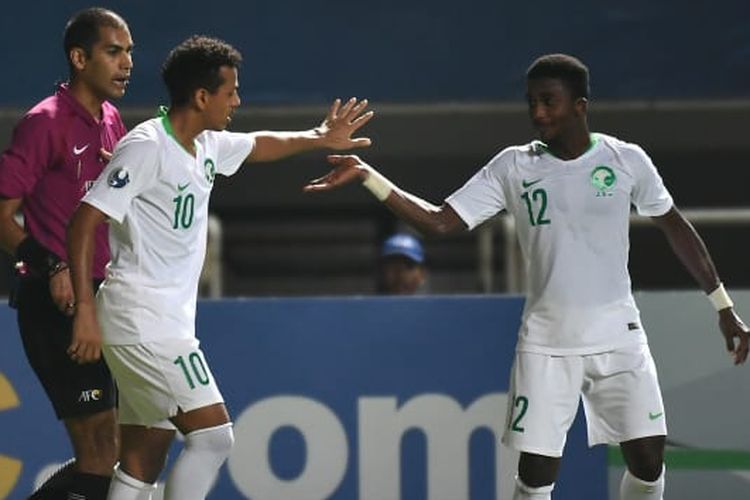 Para pemain tim nasional U-19 Arab Saudi saat laga melawan Jepang dalam laga semifinal Piala Asia U-19 di Stadion Pakansari, Cibinong, Kamis (1/11/2018). Dalam laga tersebut, Saudi menang dengan skor 2-0.