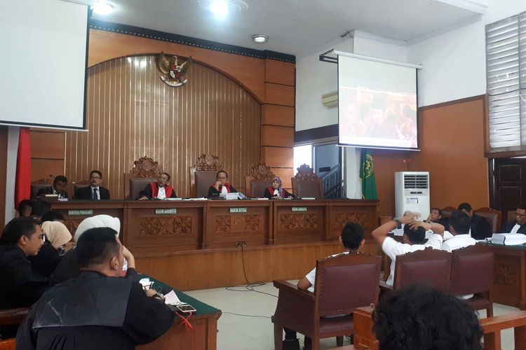 Pemutaran video konferensi pers Prabowo Subianto dalam persidangan Ratna Sarumpaet, Selasa (26/3/2019).