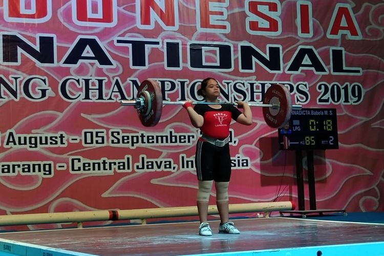 Atlet angkat besi asal Lampung, Bernadicta Babela, menjadi juara kelas 64 kg youth putri di The 2nd Indonesia International Weightlifting Championships 2019, Selasa (3/9/2019).