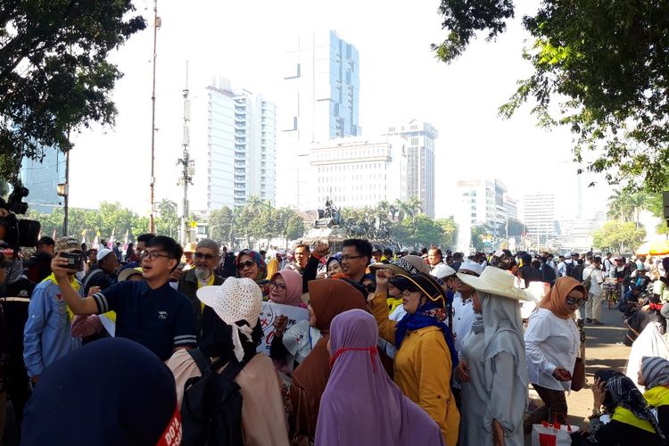Massa aksi mulai berkumpul di sekitar Gedung MK, Kamis (27/6/2019)