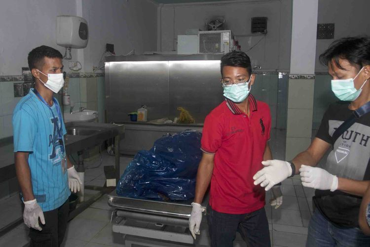 Jenazah Karoman (40) nelayan asal Ogan Ilir yang ditemukan termutilasi ketika berada di Rumah Sakit (RS) Bhayangkara Palembang, Kamis (7/6/2019).