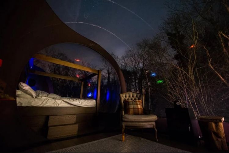 Penginapan mewah berbentuk kubah gelembung di Irlandia ini menawarkan pemandangan bintang di malam hari bagi pengunjungnya.
