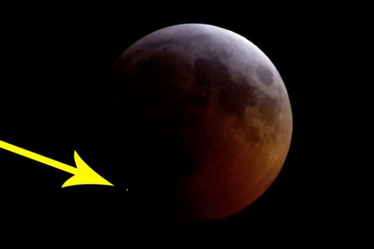 Saat gerhana bulan pada 21 Januari lalu, sebuah meteorit menghantam permukaan bulan