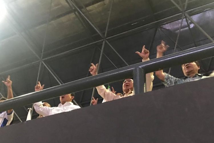 Calon presiden nomor urut 02, Prabowo Subianto, menghadiri acara peringatan Hari Buruh Internasional atau May Day di Tennis Indoor Senayan, Jakarta Pusat, Rabu (1/5/2019).