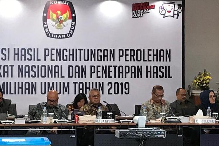 Suasana Rapat Pleno Hasil Penghitungan Perolehan Suara Tingkat Nasional dan Penetapan Hasil Pemilu tahun 2019 di Luar Negeri di Gedung Komisi Pemilihan Umum (KPU), Menteng, Jakarta Pusat, Sabtu (4/5/2019).
