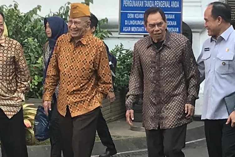 Sejumlah purnawirawan TNI usai bertemu Presiden Joko Widodo di Kompleks Istana Presiden Jakarta, Jumat (31/5/2019).