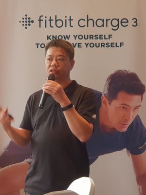Louis Lye, Sales Marketing Director Fitbit South East Asia, Hongkong & Taiwan dalam peluncuran Fitbit Charge 3 di jakarta, Rabu (21/11/2018).