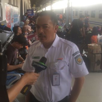 Senior Manager Humas PT Kereta Api Indonesia (KAI) Daop 1 Jakarta, Edy Kuswoyo saat ditemui di Stasiun Pasar Senen, Jakarta, Senin (18/6/2018).