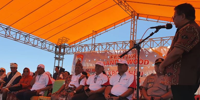 Parade Kuda Sandel digelar di Savannah Puru Kambera, Kanantang, Sumba Timur, Nusa Tenggara Timur, Jumat (12/7/2019)