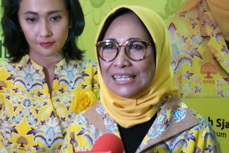 Anggota Kaukus Perempuan Parlemen RI (KPP RI) Hetifah Sjaifudian saat ditemui di kantor DPP Partai Golkar, Slipi, Jakarta Barat, Minggu (18/3/2018).