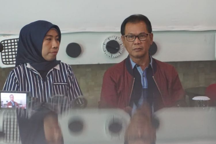 Komisaris Utama PT Sriwijaya Optimis Mandiri (SOM) Muddai Madang saat memberikan keterangan pers, terkait rencana pembelian Sriwijaya FC oleh Pemprov Sumsel, Kamis (20/12/2018).