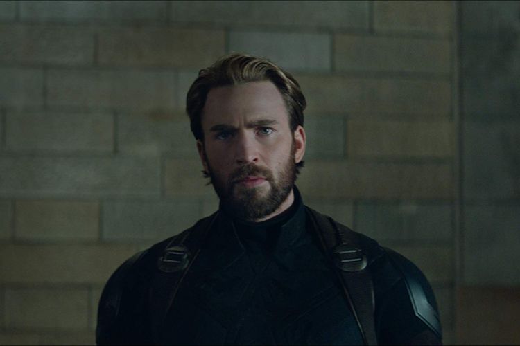 Aktor asal Amerika Serikat Chris Evans berperan sebagai Captain America dalam film Avengers: Infinity War (2018).