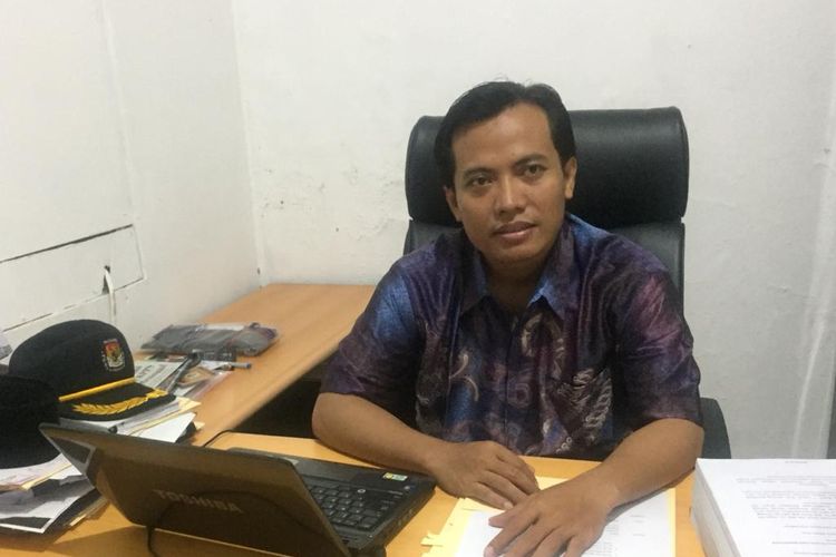 Ketua KPU Depok, Nana Sobarna, di Kantor KPU, Jalan RA Karttini. Pancoran Mas, Selasa (23/4/2019).