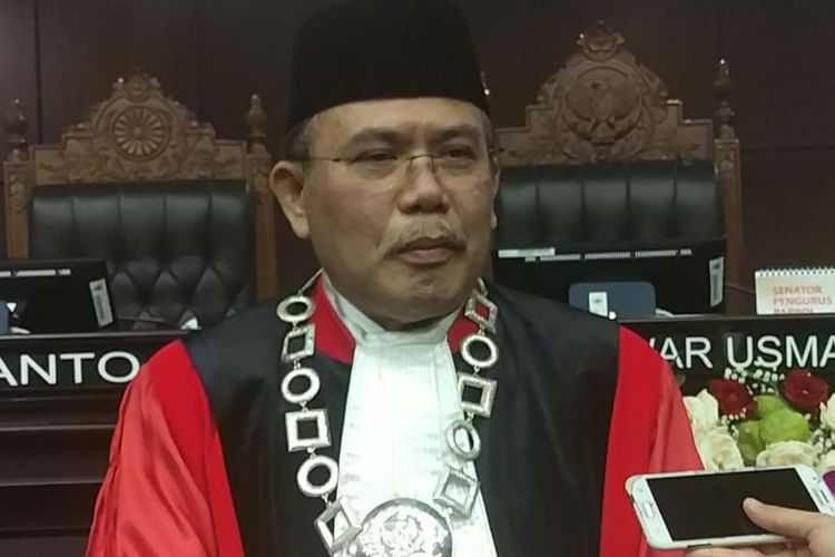 Wakil Ketua Mahkamah Konstitusi (MK) terpilih periode 2019-2012, Aswanto, di Gedung MK, Jakarta Pusat, Selasa (26/3/2019). 