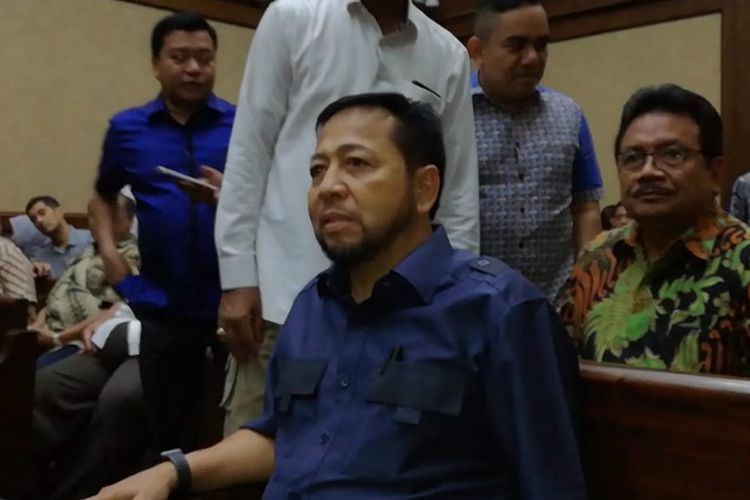Mantan Ketua DPR Setya Novanto tampil berbeda saat memasuki ruang sidang Pengadilan Tindak Pidana Korupsi, Jakarta, Senin (12/8/2019) sore.