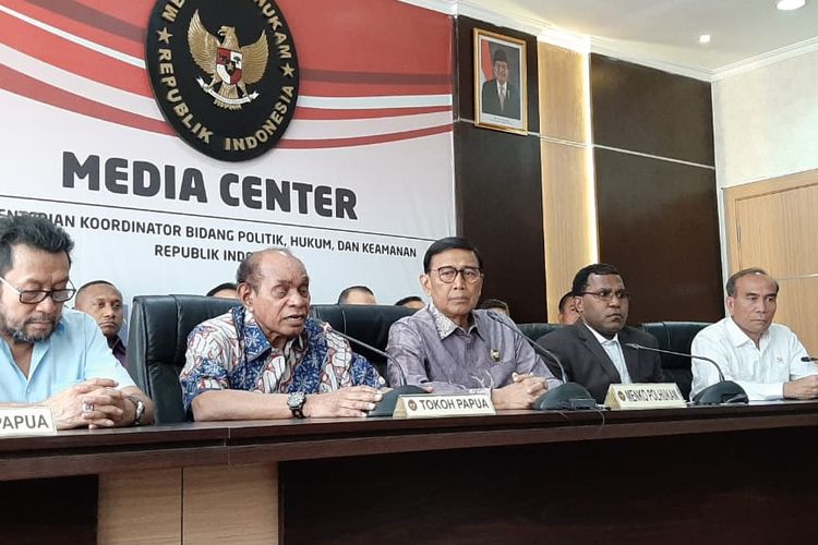 Menteri Koordinator Bidang Politik, Hukum, dan Keamanan (Menko Polhukam), Wiranto,dalam konferensi pers di  kantor Kemenko Polhukam, Jakarta Pusat, Jumat (30/8/2019).  