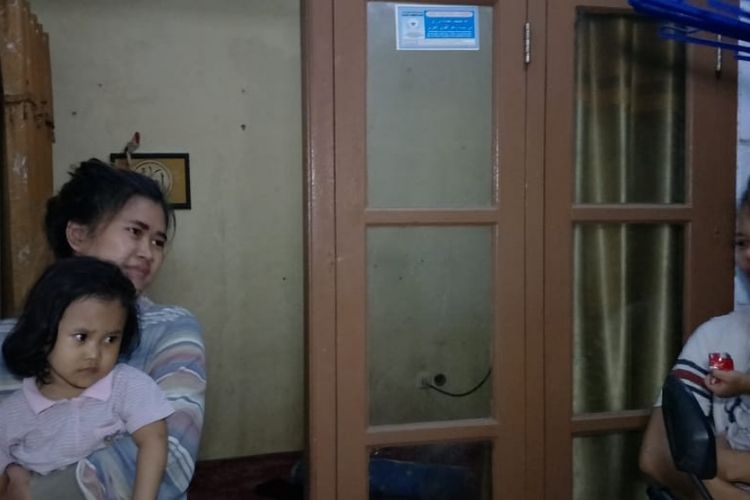 Balita bernama Anisa Suci Ardiwibowo (3) yang sebelumnya diculik seorang nenek berinisial AG (55) kini sudah tiba di Rumahnya, Jalan Haji Sapat, Perumahan Bintara 3, Kota Bekasi, Senin (15/4/2019).