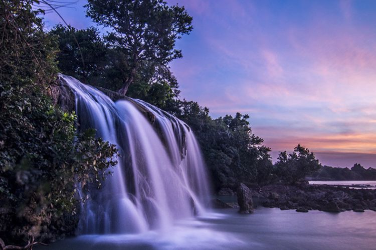 Menikmati Alam Air Terjun Toroan di Madura