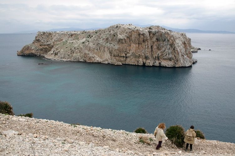 Pulau Perejil, pulau kosong milik Spanyol yang hanya berjarak 250 meter dari pesisir Maroko.