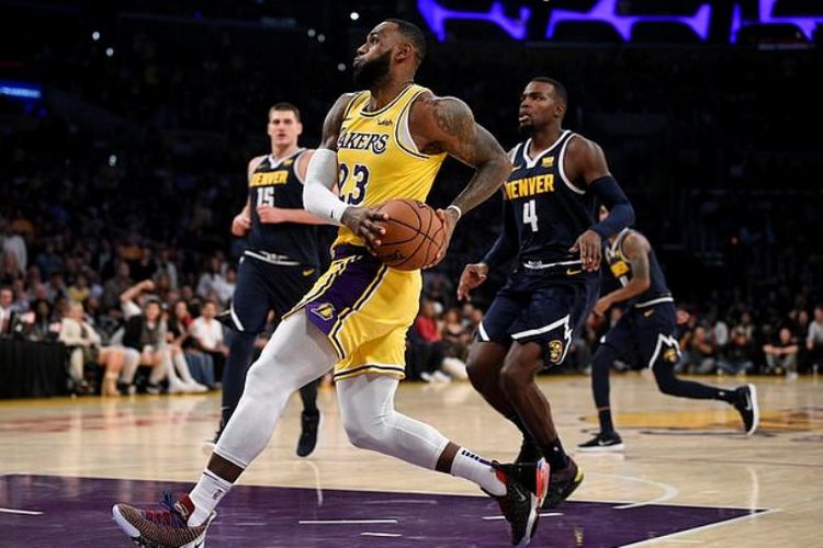 LeBron James membawa LA Lakers mengalahkan Denver Nuggets 128-111