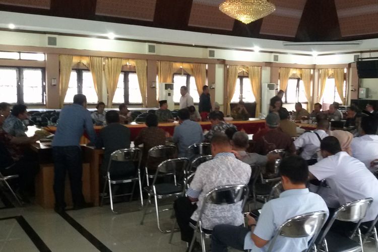 Forum Komunikasi Dewan Presidium pendiri Provinsi Kepulauan Bangka Belitung yang hendak dikukuhkan.