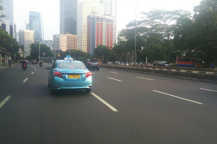 Arus lalu lintas Jalan Jenderal Sudirman pada H-2 Lebaran atau Jumat (23/6/2017) ke arah Senayan.
