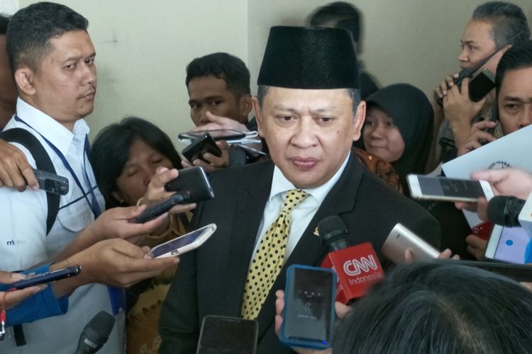 Ketua DPR Bambang Soesatyo saat ditemui di Kompleks Parlemen, Senayan, Jakarta, Senin (5/3/2018).