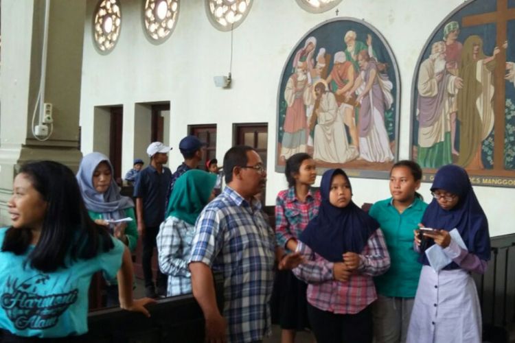 Anak-anak peserta Wisata Pendidikan Multikultural dengan tema Bersama Merawat Keberagaman  saat mengunjungi Gereja Bintaran, Kota Yogyakarta (Dokumentasi Panitia)