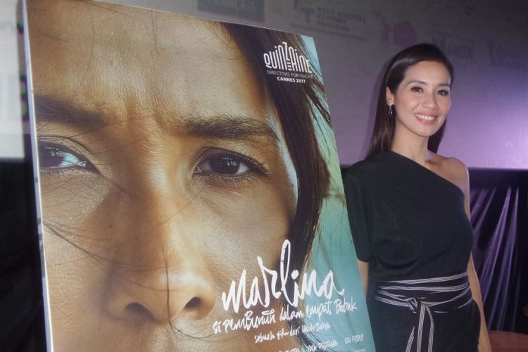 Marsha Timothy dalam peluncuran poster film Marlina si Pembunuh dalam Empat Babak di CGV Cinemas Grand Indonesia, Jakarta Pusat, Senin (25/9/2017) sore.